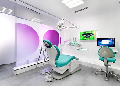 Sala odontoiatrica moderna della rete Tirana Medical