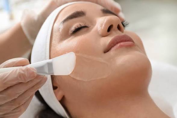 Trattamento peeling per migliorare la qualità della pelle